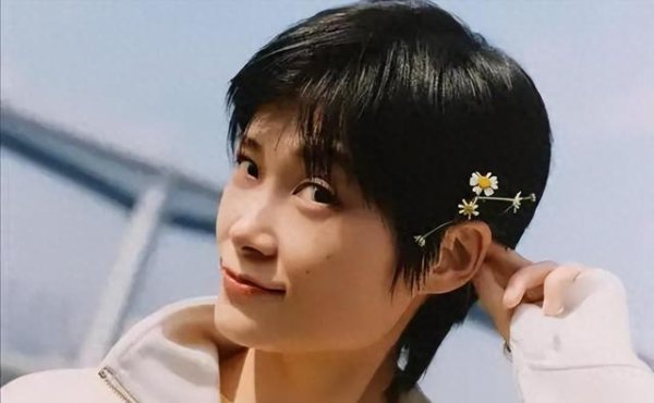 金贝街 背靠大佬, 嫁法国老头, 瘫痪难自理? 李宇春不再隐瞒, 首回应真相